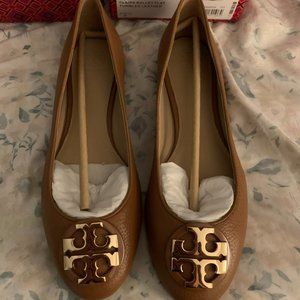 Tory Burch Style 43394 Claire Ballet Flat Shoes in Royal Tan/Gold